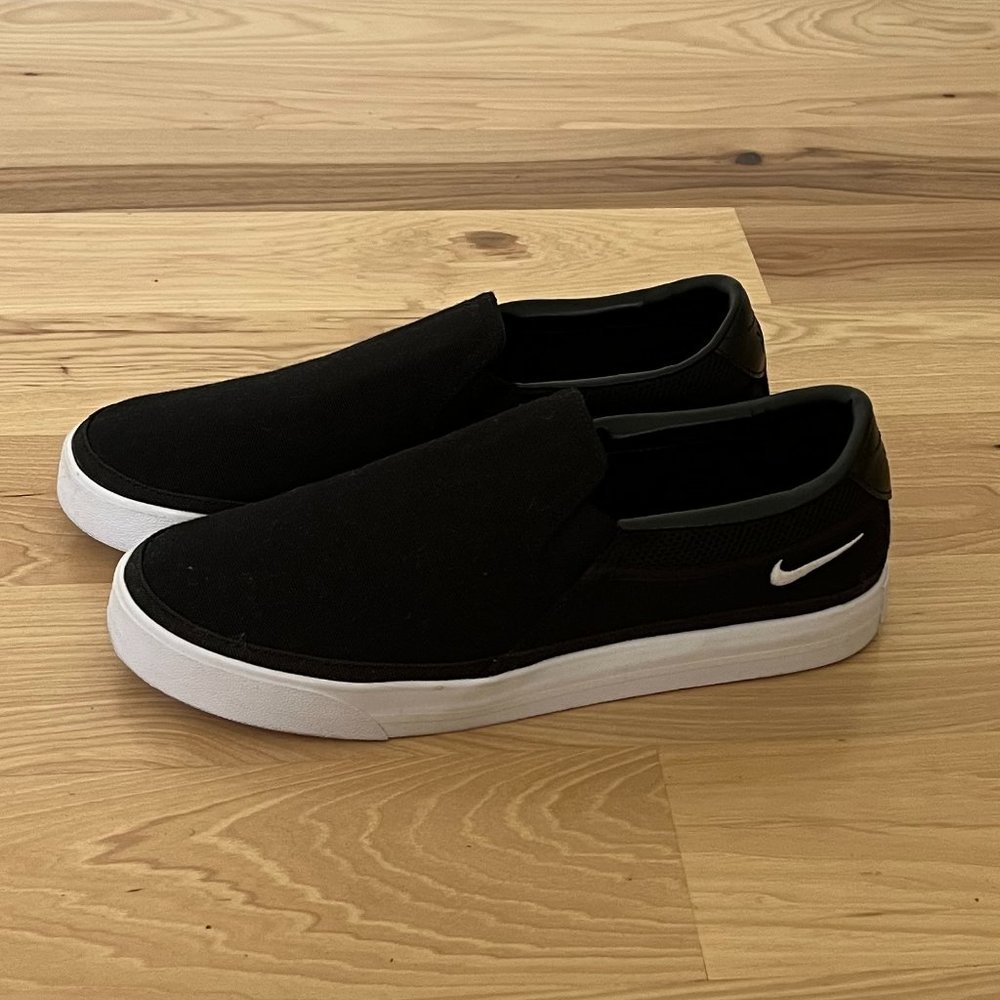 Nike Court Legacy Women's Slip-On Sneakers (size W 9.5)